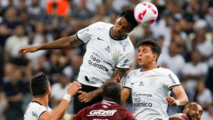 Corinthians defender Gil